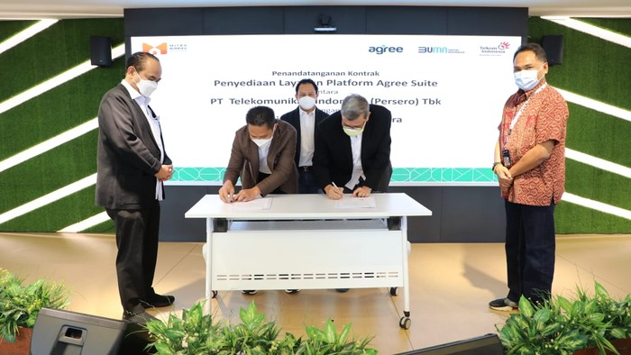 Penandatanganan kerja sama Penyediaan Layanan
Platform Agree Suite antara PT Telkom Indonesia (Persero) Tbk (Telkom) dan PT Mitra BUMDes Nusantara
(MBN)