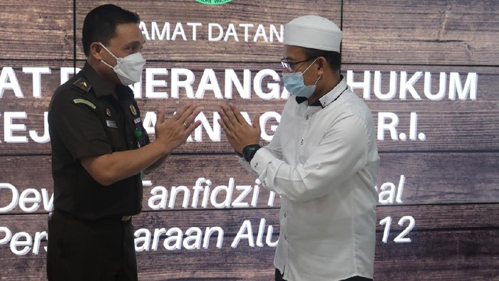 Tim jaksa penuntut umum kasus Habib Rizieq Shihab melakukan audiensi dengan tim pengacara Habib Rizieq di Kejaksaan Agung.