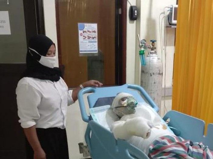 Kecelakaan kerja terjadi di sebuah bengkel las di Kabupaten Blitar. Sebuah drum meledak dan terbakar saat dipotong menggunakan gerinda.