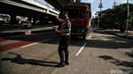 Biar Nggak Macet Kini Operasional Truk Kontainer Dibatasi