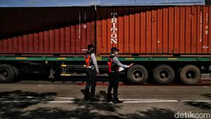 Biar Nggak Macet Kini Operasional Truk Kontainer Dibatasi
