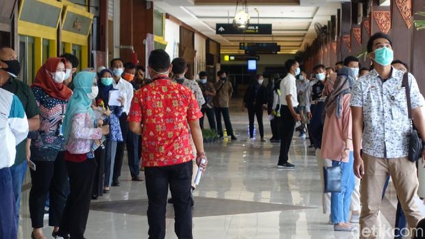 Vaksinasi Corona di Bandara Adisutjipto Yogyakarta, Kamis (25/3/2021).