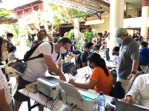 Duh... Vaksinasi COVID-19 buat Warga Bali Bisa Molor 2 Bulan