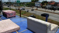 Bangunan Wisata Rongsok saat ini masih dalam proses penyelesaian dan belum dibuka untuk umum.