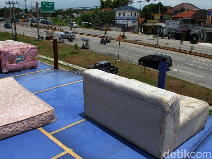 Tempat wsata rongsok rencananya akan menyajikan barang-barang rongsok mulai dari perabotan rumah tangga, elektronik dan lainnya yang akan dipajang