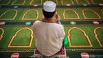 Yuk Intip Muslim Prancis Salat di Grand Mosque