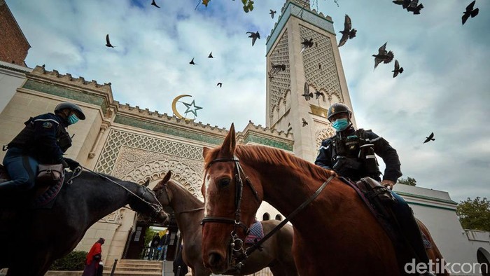 Grand Mosque menjadi masjid ikonik di Paris. Kini muncul perdebatan terkait rencana membangun sebuah masjid di wilayah Strasbourg dengan dana publik.