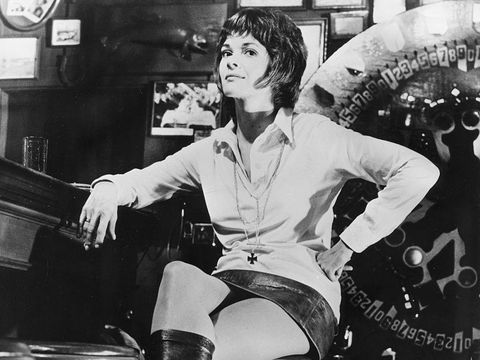 Portrait of actress Jessica Walker at a bar, as she appears in the movie 'Play Misty for Me', September 21st 1971. (Photo by Fox Photos/Hulton Archive/Getty Images)