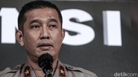 Kepala Biro Penerangan Masyarakat Divisi Humas Polri Brigjen Rusdi Hartono mengatakan, Elwira Pryadi Zendrato kecelakaan tunggal di Tangerang Selatan, Banten. Dia dinyatakan meninggal tanggal 4 Januari 2021 pukul 12.55 WIB