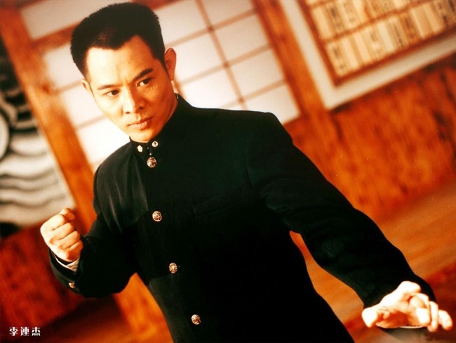 Fist of Legend menjadi salah satu film Jet Li yang paling populer. Aktor kelahiran Beijing, China, ini juga sukses tembus ke Hollywood lewat film The Medallion, The Expendables dan The Mummy: Tomb of the Dragon Emperor. Foto: Tangkapan layar YouTube/istimewa