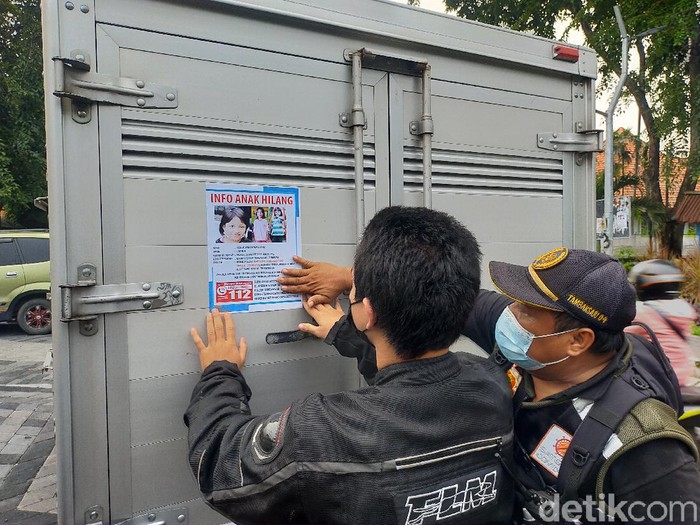 Tidak hanya pihak kepolisian yang turun tangan mencari Nesa Alana Karaisa (Ara) yang hilang sejak Selasa (23/3). Pihak kecamatan dan kelurahan juga terus menyebarkan poster hilangnya Ara.
