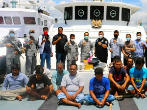 Bakamla Tangkap 2 Kapal Berbendera Malaysia Curi Ikan, Nahkoda dan ABK WNI