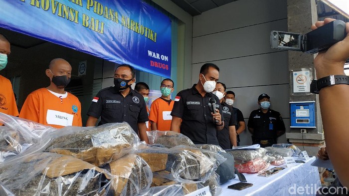 BNNP Bali tangkap 6 orang jaringan pengedar. Ganja seberat 30 kg disita (Tim detikcom)
