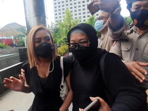 Video Kedatangan Cita Citata di KPK Jadi Saksi Kasus Suap Bansos