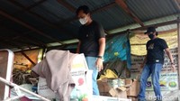Sore hari ini Densus 88 mengamankan ratusan kotak amal. Ada sekitar 500 kotak amal yang diamankan, kata Kabid Humas Polda Sumut Kombes Hadi Wahyudi (Ahmad Arfah/detikcom)