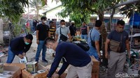 Kotak infak ini terbuat dari bahan kaca. Kotak infak tersebut punya ukuran yang bervariasi. (Ahmad Arfah/detikcom)