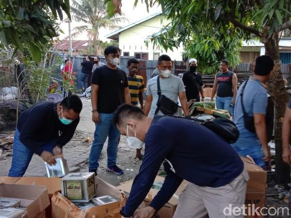 Potret Densus Gerebek Rumah Simpan 500 Kotak Amal Milik Terduga Teroris
