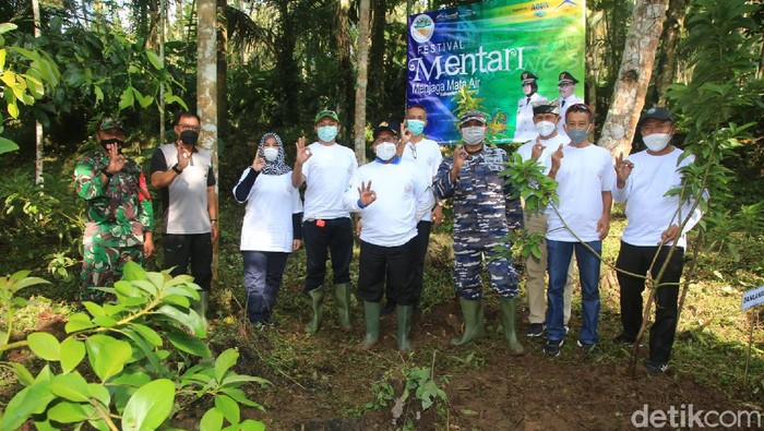 Festival Mentari di sumber mata air Kajar Wisata Jopuro, Desa Kampunganyar, Kecamatan Glagah, Jumat (26/3/2021).