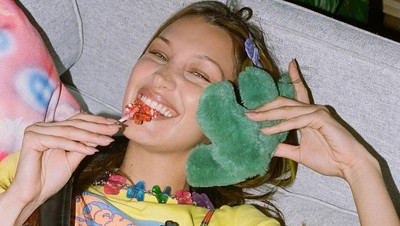 Tren Fashion 2000-an Balik Lagi, Intip 10 Gaya Seleb Ala Lizzie McGuire