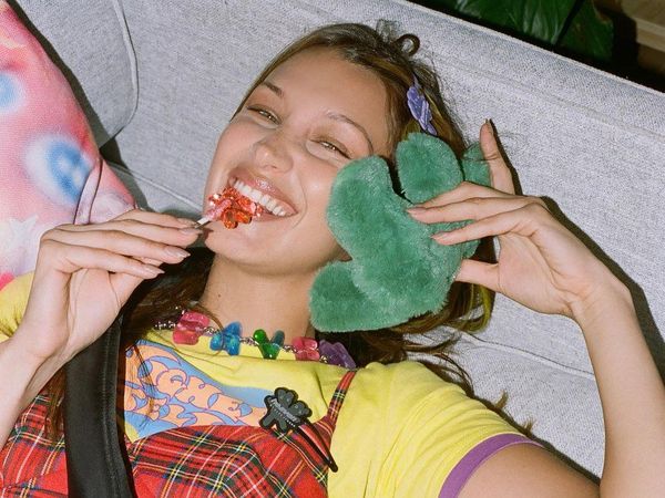 Tren Fashion 2000-an Balik Lagi, Intip 10 Gaya Seleb Ala Lizzie McGuire