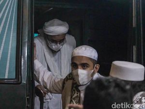Tiba di PN Jaktim, Habib Rizieq Kembali Jalani Sidang Kasus Tes Swab