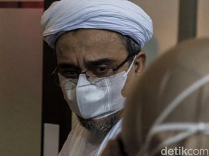 Dibawa Mobil Tahanan, Habib Rizieq Langsung Menuju PN Jaktim