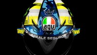Terdapat gambar mahkota yang mencerminkan Joan Mir adalah raja MotoGP tahun lalu.  Foto: Dok. AGV Helmet