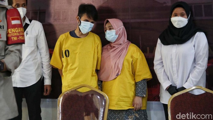 Pemilik Salon Di Semboro Ditangkap Polisi : Kabur ke hutan, perampok bersenjata tewas ditembak polisi ... - Dari informasi yang dihimpun, kejadian itu bermula saat korban yang ditemani saudaranya berkunjung ke salon milik ag.