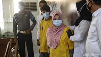Dalam kasus ini, polisi menetapkan pelaku malpraktik ke Monica Indah sebagai tersangka kasus pelanggaran UU No 36 Tahun 2009 tentang Kesehatan Pasal 197 juncto Pasal 106, yang berbunyi setiap orang dengan sengaja memproduksi, mengedarkan, menyediakan farmasi dari atau alat kesehatan tidak memiliki izin edar, dipidana dengan ancaman penjara 15 tahun penjara.