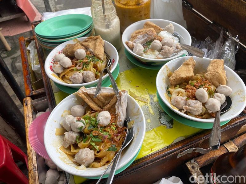 Jajan Baso Bening Si Abah yang Tersohor di Gang Aut Bogor