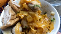 Ciri khas Baso Bening si Abah terletak pada bakso halusnya yang tidak terlalu besar. Tekstur baksonya tidak lembek, sedikit garing namun tetap empuk ketiga digigit. Rasa dagingnya juga masih tercecap di lidah. Foto: detikFood