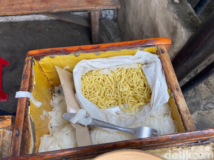 Jajan Baso Bening Si Abah yang Tersohor di Gang Aut Bogor