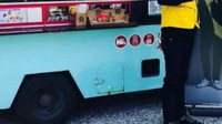 Ia juga pernah mendapatkan kiriman coffee truck dari penggemarnya saat Jang Dong Yoon membintangi sebuah program reality show. Foto: Instagram Jang Dong Yoon