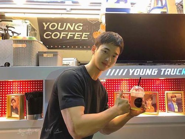 10 Momen Jang Dong Yoon Joseon Exorcist Saat Kulineran