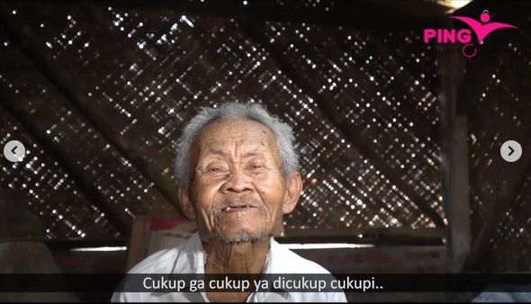 kakek 83 tahun penjual kangkung keliling yang masih semangat mencari nafkah demi memenuhi kebutuhan hidupnya.