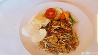 Oiya, kalau mau ke sini disarankan sebelum jam makan siang ya, supaya menu-menunya masih lengkap. Atau kalau perlu telepon terlebih dahulu, karena bahan makanan di sini sering cepat habis dan membuat Kapitan Lim tutup lebih awal. Foto: detikcom/Riska Fitria
