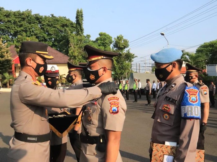 Kasatreskrim terbaik Di jajaran Polda Jatim AKP Yoan Septi Hendri yang berdinas di Polres Tuban kini Mutasi Ke Polres Lamongan.