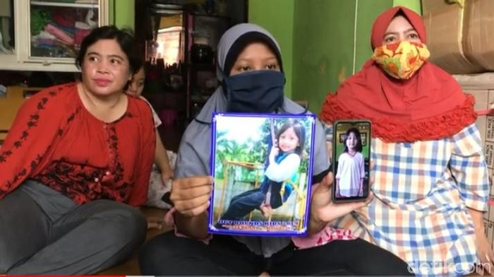 Nesa Alana Karaisa atau Ara merupakan bocah perempuan di Surabaya yang dikabarkan hilang. Bocah berusia 7 tahun itu hilang sejak Selasa (23/3).