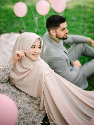 Kisah cinta bule asal Palestina, Ali Halabia. Ingin mendapatkan hati wanita asal Malang, Jawa Timur Khadijah Azzahra.