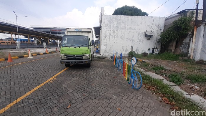 Lokasi rak parkir sepeda di Stasiun Kranji, 26 Maret 2021. (Afzal NI/detikcom)