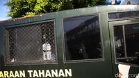 Diketahui, majelis hakim tidak hanya mengabulkan permohonan sidang secara langsung atau offline kepada Habib Rizieq Shihab (HRS) terkait kasus kerumunan di Petamburan dan Tebet serta Megamendung, Kabupaten Bogor. Eks Ketua Umum Front Pembela Islam (FPI) Ahmad Shabri Lubis beserta 4 terdakwa lain juga akan disidang secara offline.