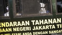 Pantauan detikcom, Jumat (26/3/2021), Rizieq tiba sekitar pukul 08.25 WIB.
