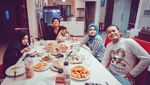 Romantisnya Nathalie Holscher dan Sule saat BBQ-an