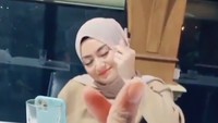 Pasalnya banyak netizen yang menganggap Sule sebagai komedian sombong. Karena itulah Nathalie Holscher membela sang suami. Foto: Instagram @NathalieHolscher