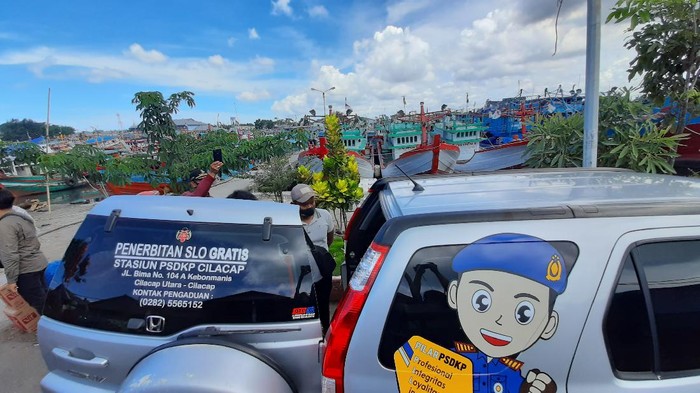 Nelayan di Cilacap urus izin melaut nggak pakai antre