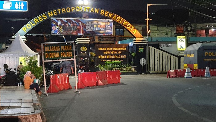 Pelayanan perpanjang SIM malam hari di Polres Metro Bekasi