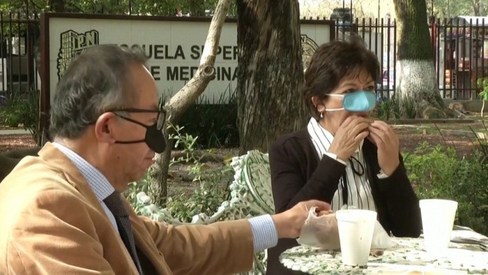 Peneliti Meksiko Ciptakan Masker Hidung Khusus Untuk Makan di Restoran Peneliti Meksiko Ciptakan Masker Hidung Khusus Untuk Makan di Restoran