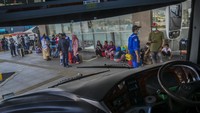 Larangan mudik Lebaran tersebut dilakukan sebagai upaya untuk mencegah lonjakan kasus COVID-19 di Indonesia pascalibur panjang.