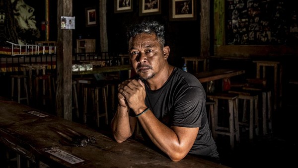 Pandemi COVID-19 sangat berimbas pada sektor pariwisata tak terkecuali di Nusa Tenggara Barat ini. Banyak pelaku usaha di daerah tersebut yang mencoba tetap mencoba bertahan meski tanpa pemasukan karena sangat sepinya kunjungan wisatawan. Pandemi COVID-19 sangat berimbas pada sektor pariwisata tak terkecuali di Nusa Tenggara Barat ini. Banyak pelaku usaha di daerah tersebut yang mencoba tetap mencoba bertahan meski tanpa pemasukan karena sangat sepinya kunjungan wisatawan.