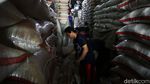 Geliat Pasar Induk Cipinang di Tengah Polemik Impor Beras Geliat Pasar Induk Cipinang di Tengah Polemik Impor Beras
